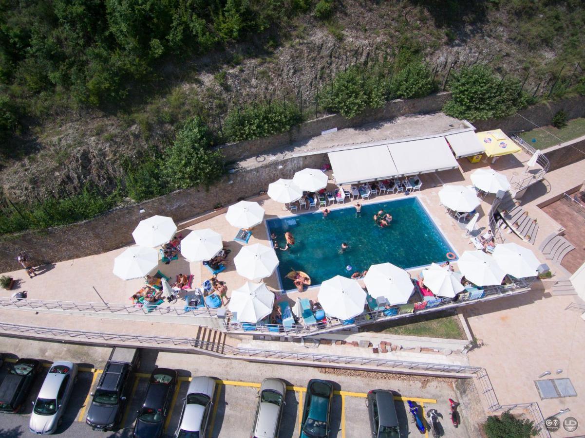 Nymfes Hotel Káto Loutrákion Dış mekan fotoğraf