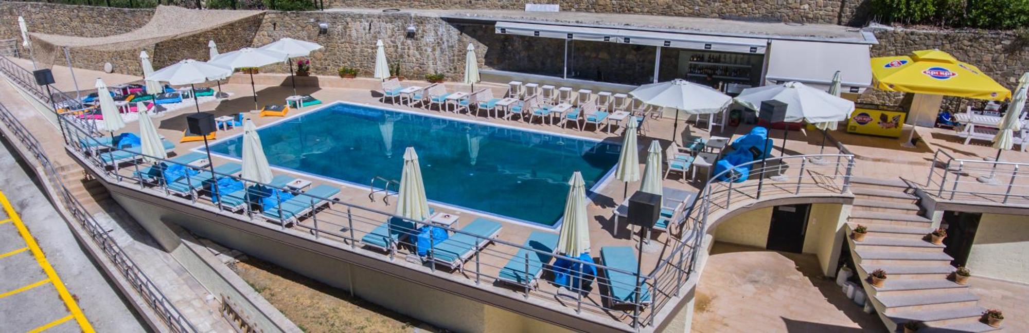 Nymfes Hotel Káto Loutrákion Dış mekan fotoğraf