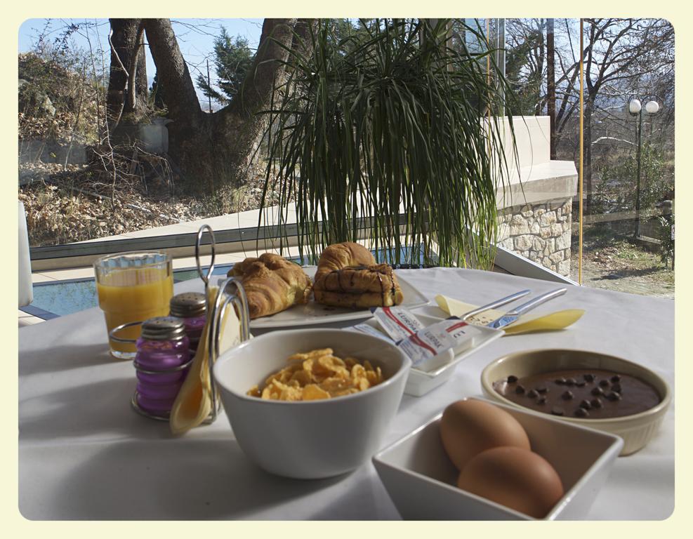 Nymfes Hotel Káto Loutrákion Dış mekan fotoğraf