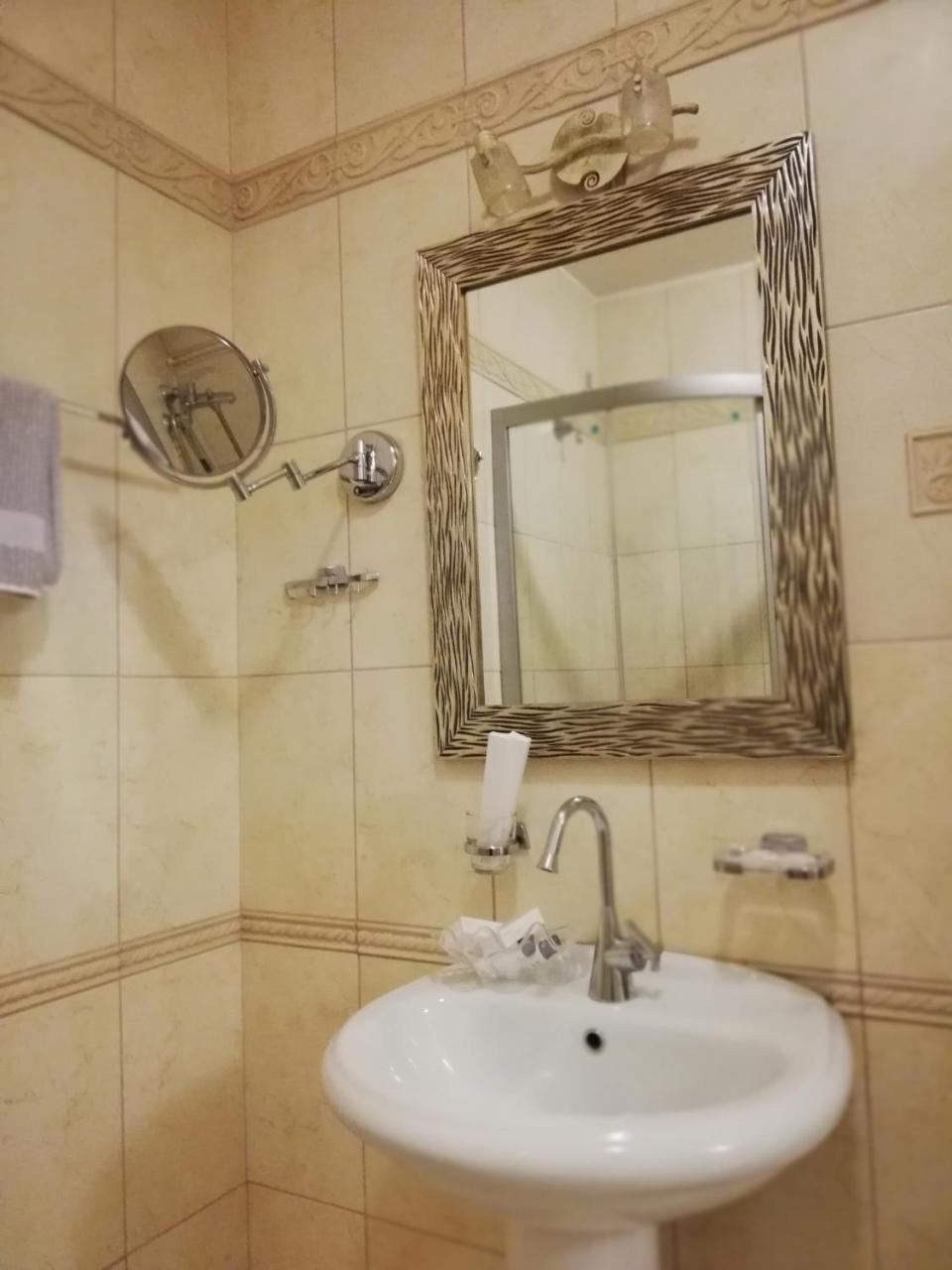 Nymfes Hotel Káto Loutrákion Dış mekan fotoğraf